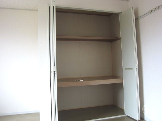 その他設備　☆押入れタイプでたくさん入ります☆