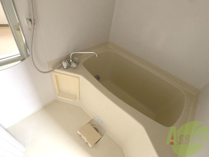 バス・シャワールーム　落ち着きのある浴室です。１日の疲れを癒してもらいましょう。