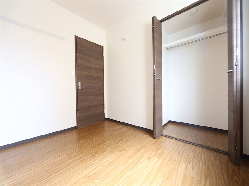 その他部屋・スペース　洋室6.1帖　クローゼット付（収納充実してます）