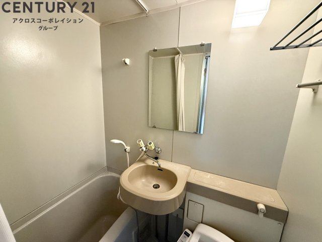 バス・シャワールーム　シンプルなユニットバス