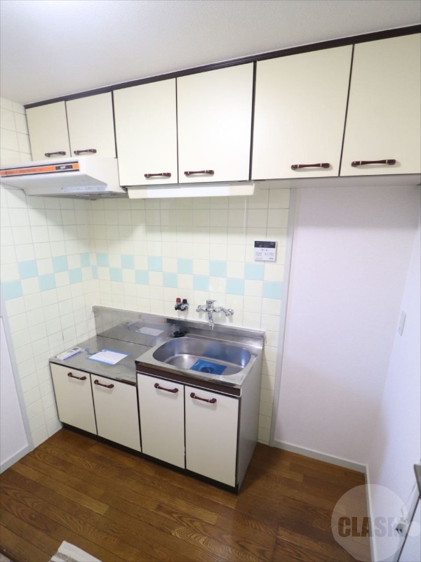 キッチン　ガス２口コンロ設置可能で収納豊富なキッチンです