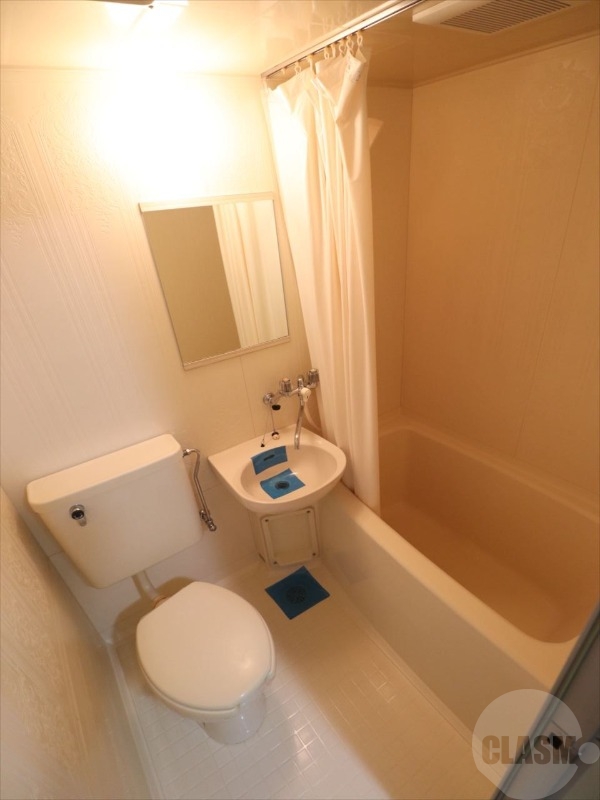 バス・シャワールーム　清潔感のあるバスルーム