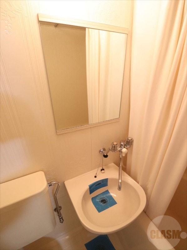 洗面設備　鏡付き