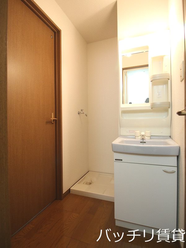 洗面設備　同型タイプの為、現状を優先いたします