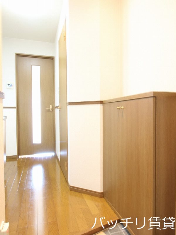 玄関　同型タイプの為、現状を優先いたします