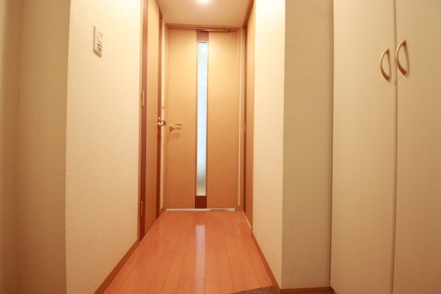 玄関　※別室の参考写真の為、現況優先です。