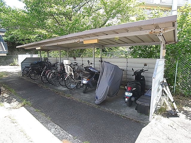 その他共有部分　屋根付き自転車・バイク置場で雨の日も安心