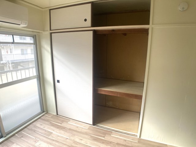 収納　各部屋に収納がございます