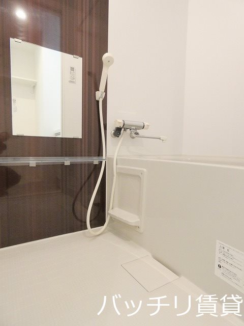 バス・シャワールーム　別号室タイプの為、現状を優先致します。