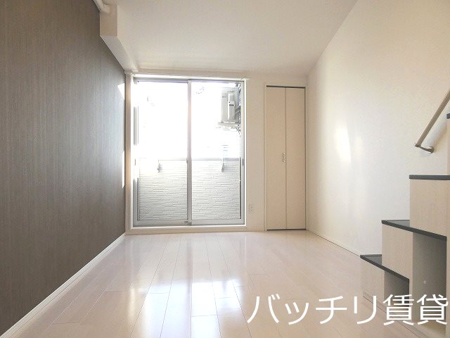 バルコニー　別号室タイプの為、現状を優先致します。