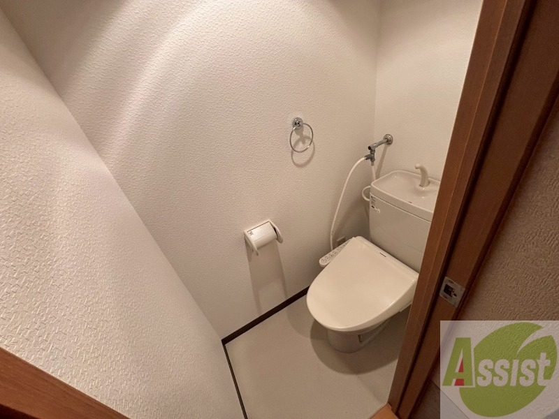 トイレ　こちらはトイレです。清潔感があり、安心して使用できます。