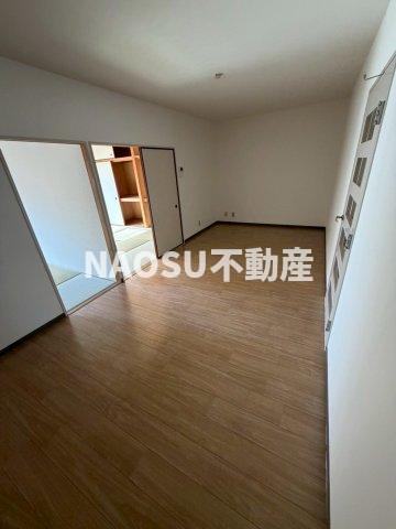 居室・リビング　こちらの居間で趣味の時間をお楽しみください