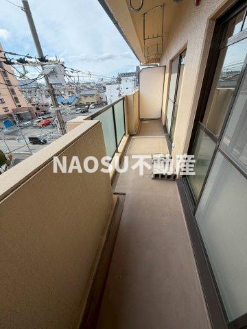 バルコニー　開放的で明るい空間を演出してくれるバルコニーです