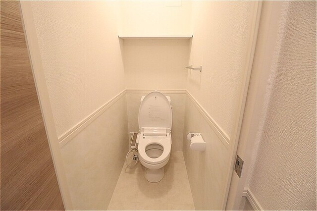 トイレ　温水洗浄暖房便座