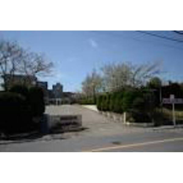 中学校　木更津市立波岡中学校（中学校）まで2384m