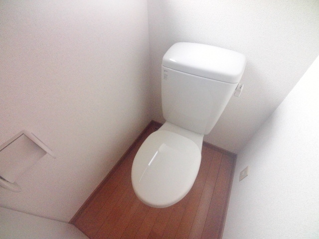 トイレ　ウォシュレット付に交換済