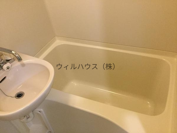 バス・シャワールーム　キレイにリフォームされています！