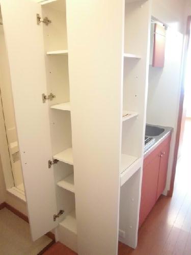 収納　収納たっぷりリビングです。