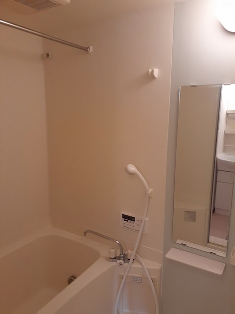 バス・シャワールーム　追い焚き付きでいつでも温かいお風呂に浸かれます☆