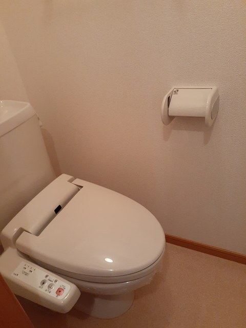 トイレ　温水洗浄便座つき！