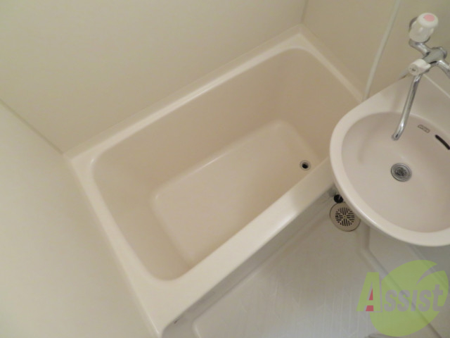 バス・シャワールーム　疲れた時はゆっくり湯船につかってみてはいかがでしょうか。