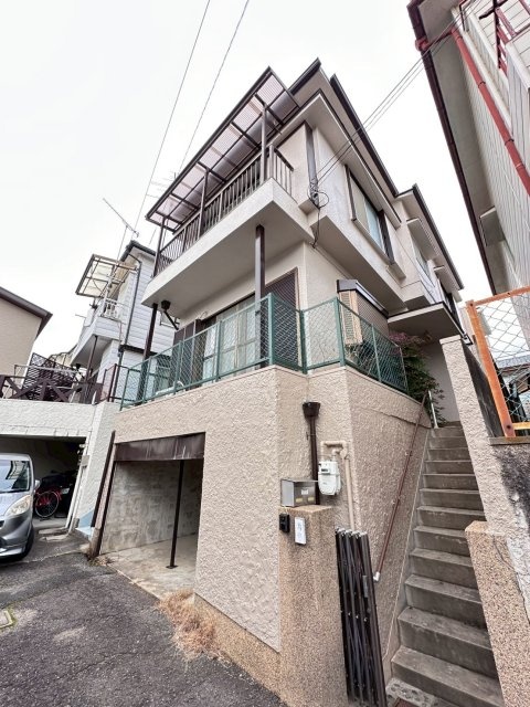 建物外観　バイクや自転車おけます