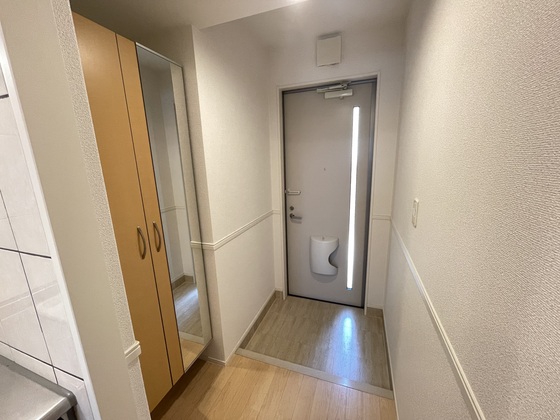 玄関　※他の号室の写真です。