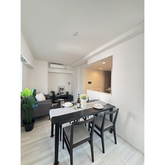 居室・リビング　※家具・家電の備え付けはありません