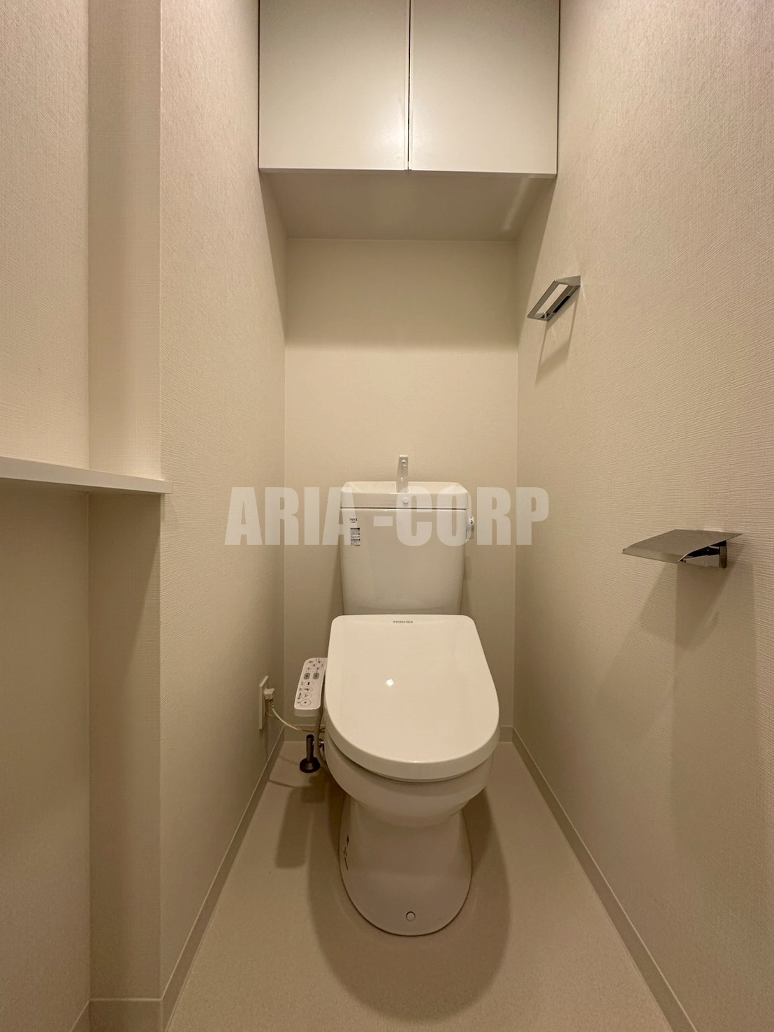 トイレ　ウオシュレット対応♪上部には収納スペースもあります！