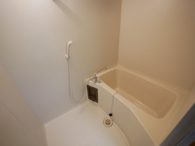 バス・シャワールーム　シャワー