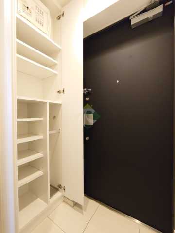 玄関　室内見学承ります。当店掲載物件以外もまとめてお問合頂けます。