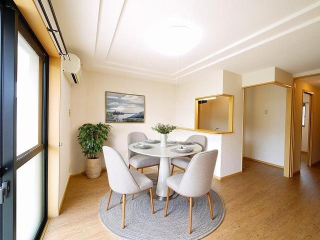 居室・リビング　CGで家具等を配置したもので家具等は含まれません