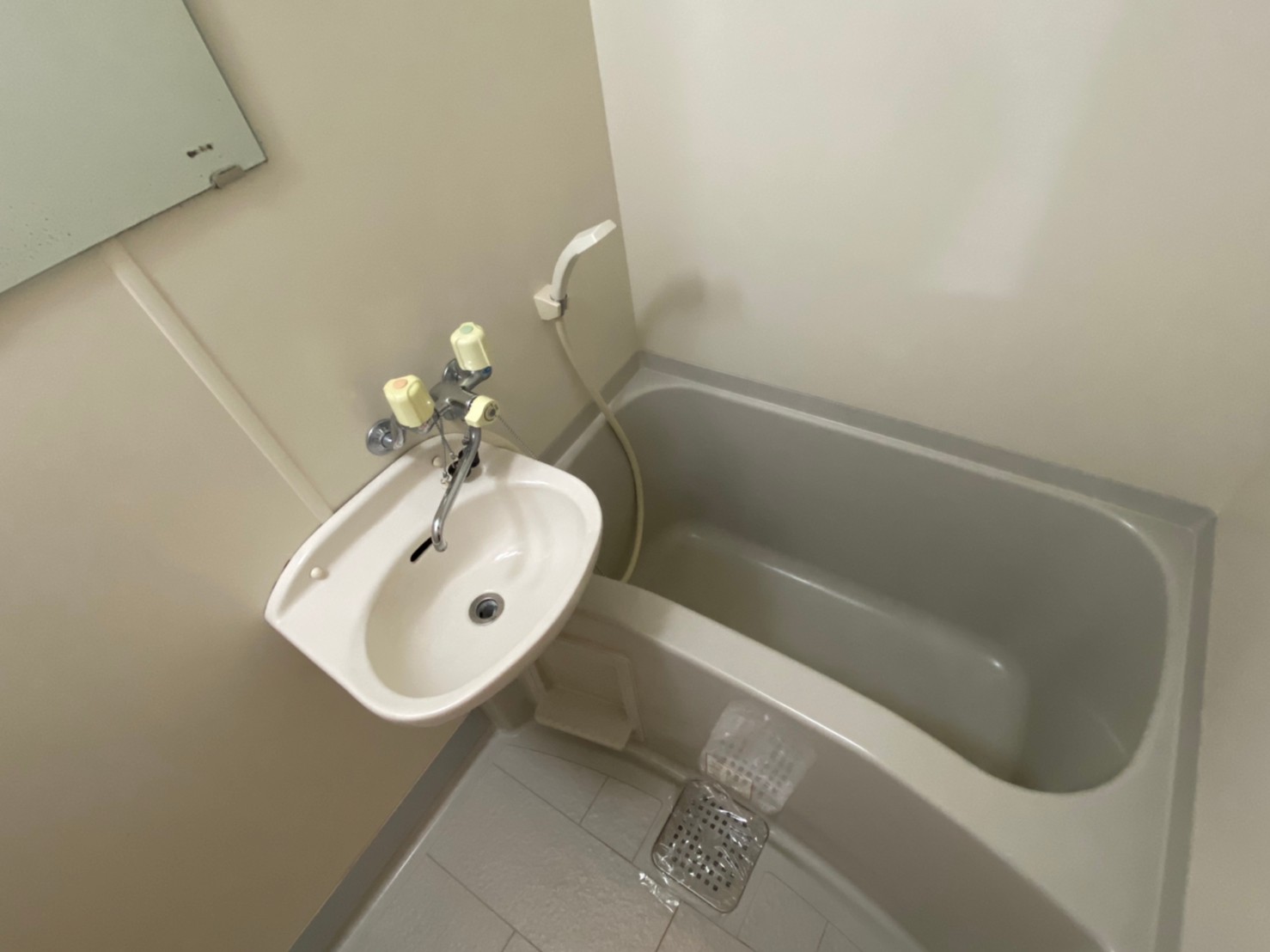 バス・シャワールーム　バス・トイレ別！（同仕様写真）