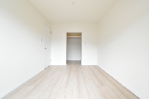 その他部屋・スペース　反転タイプ３０６号室の写真となります。建具・床の色が異なりま