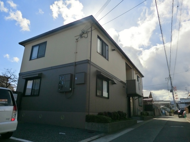 建物外観　バス停まで徒歩２分♪