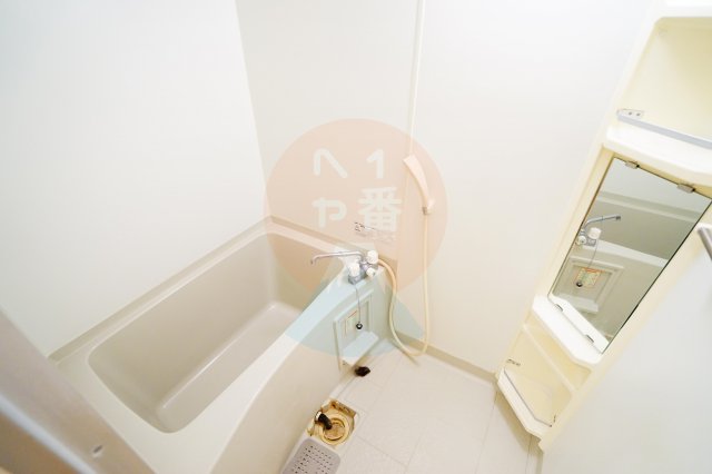 バス・シャワールーム　うれしいバス・トイレ別です。