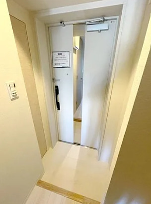 玄関　※別部屋参考写真