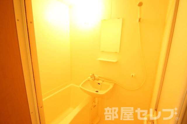 洗面設備　※ほかの部屋の写真です。