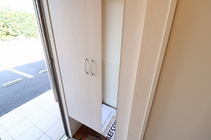 玄関　トールタイプの姿見付シューズボックス