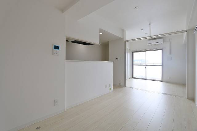 居室・リビング　白を基調としたリビングです