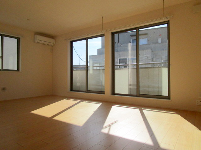 居室・リビング　別号室の参考写真です