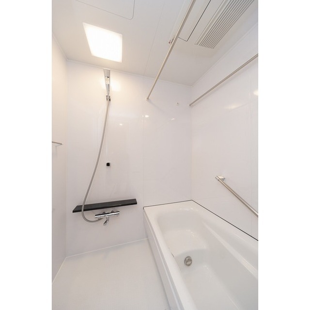 バス・シャワールーム　※反転タイプの写真を使用しています。