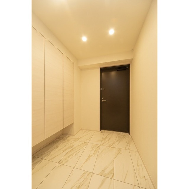 玄関　※反転タイプの写真を使用しています。