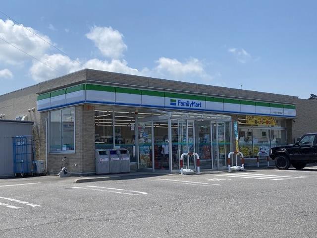 コンビニ　ファミリーマート（コンビニ）まで727m