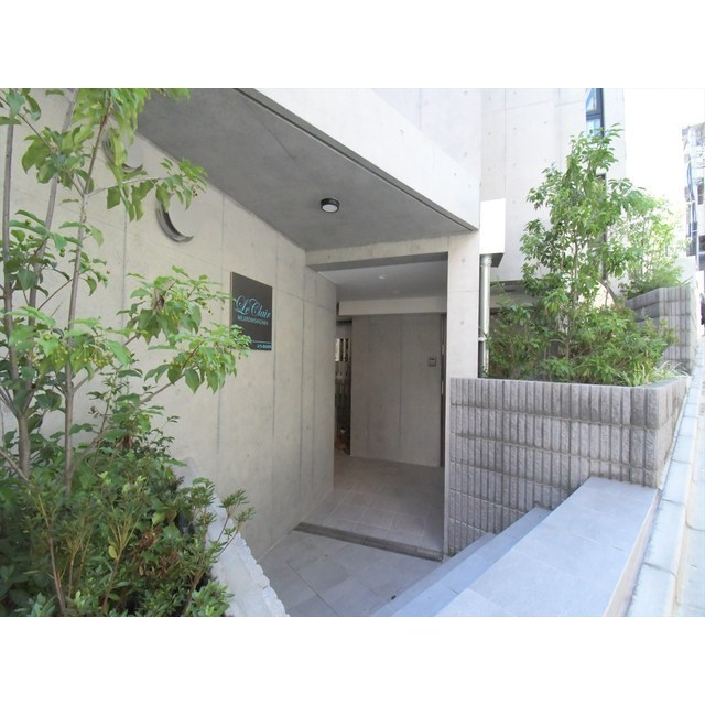 エントランス　建物の内部です