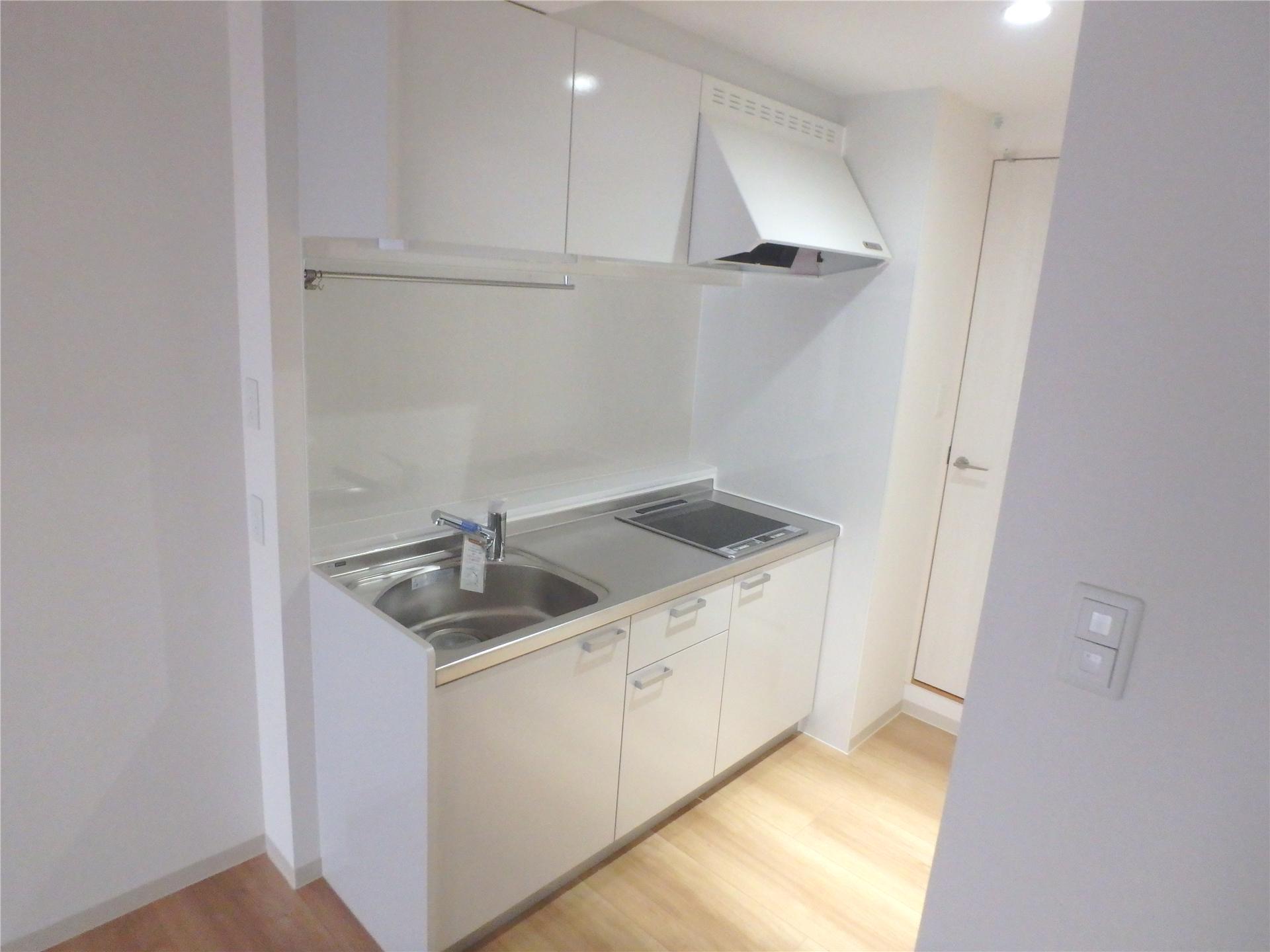 キッチン　上部収納付きのキッチンです