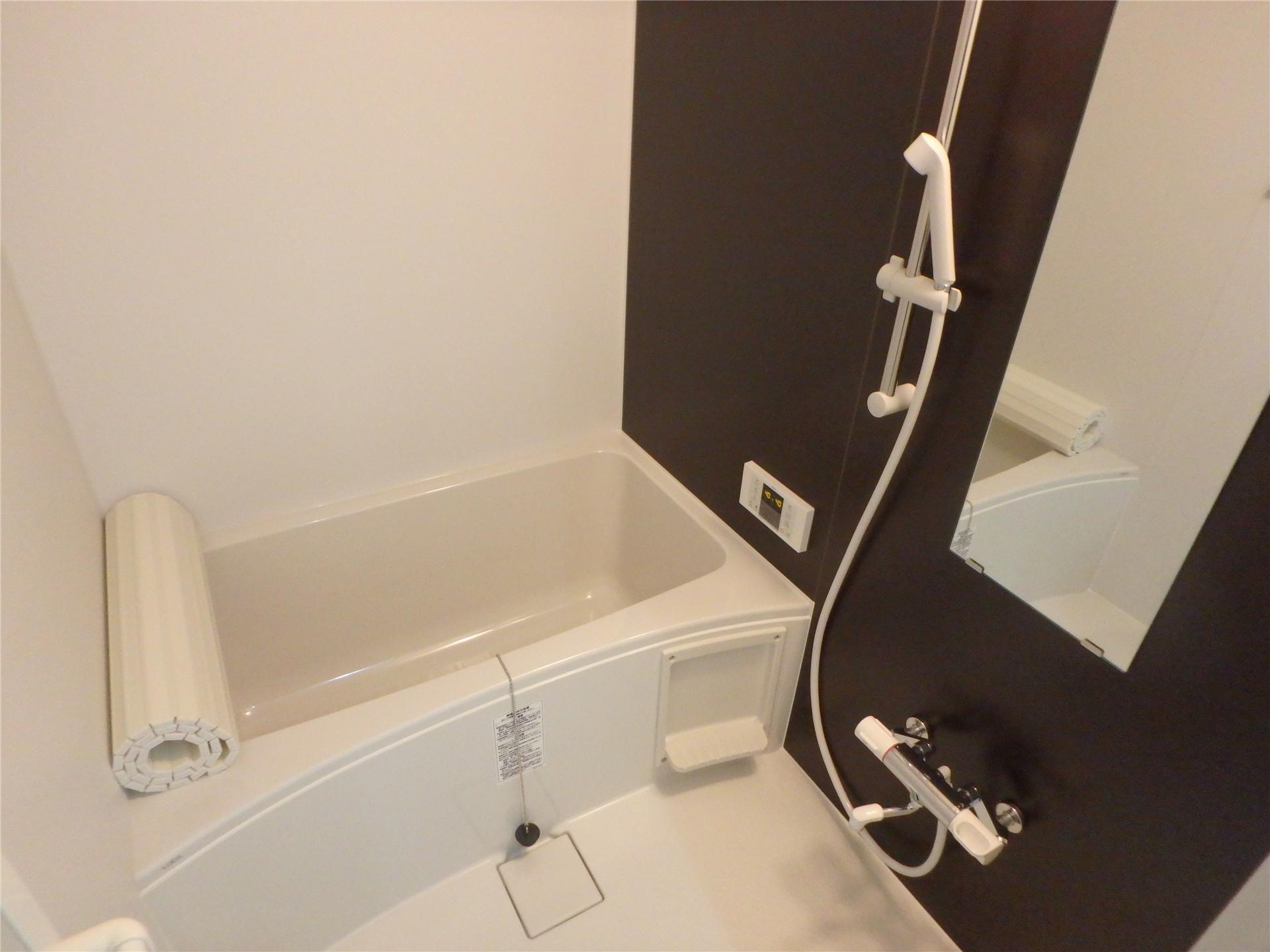 バス・シャワールーム　追焚・浴室乾燥機付きです