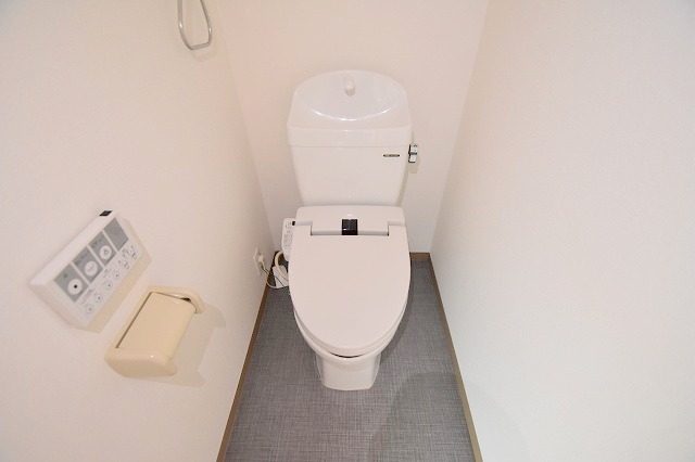 トイレ　ウォシュレット付き