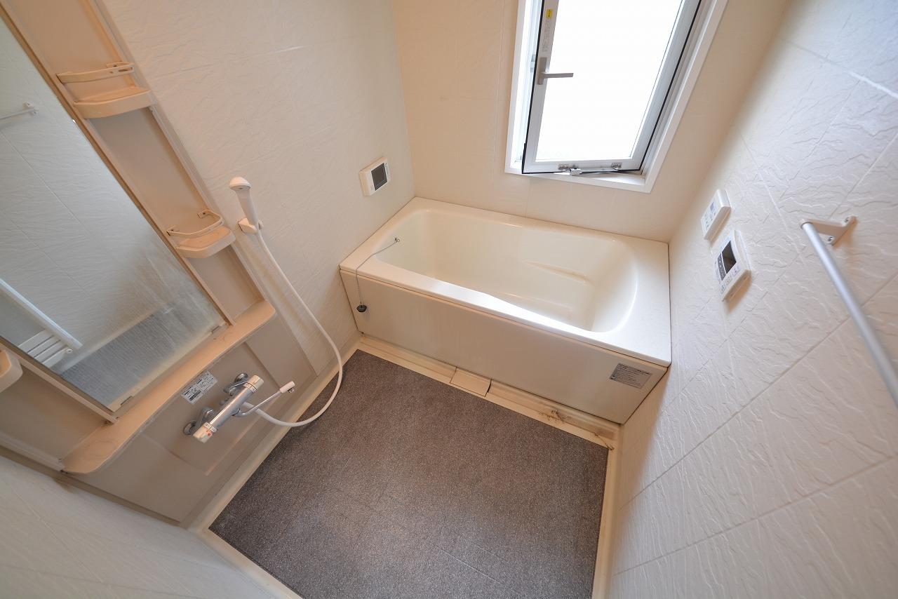 バス・シャワールーム　キャピトル安堂寺　浴室