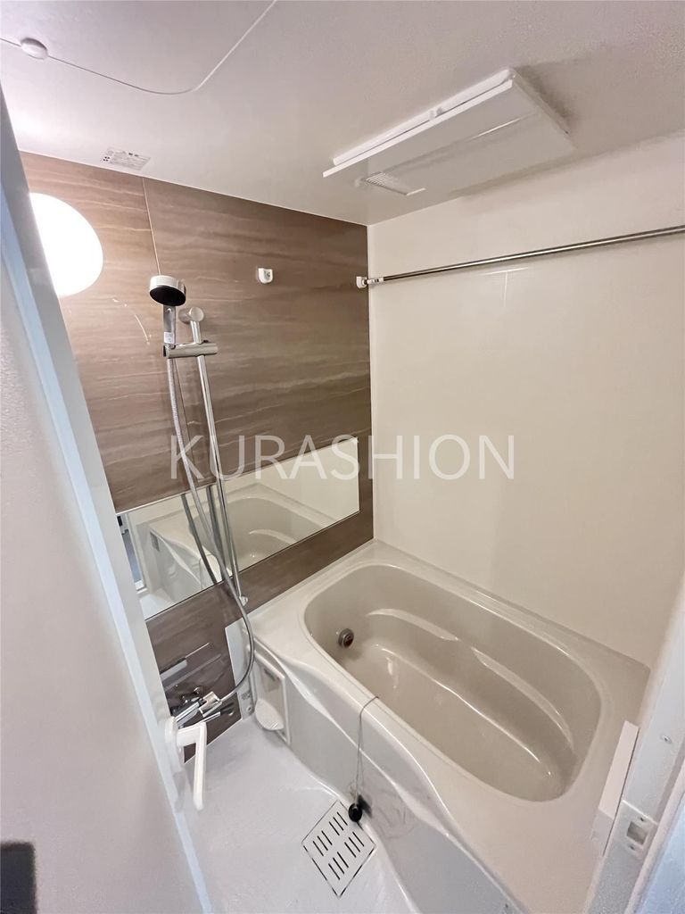 バス・シャワールーム　部屋の写真になります。